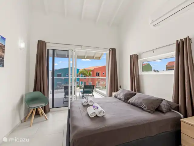 Punta Azul Ocean Resort 6A | Curaçao, Banda Abou (ouest), Westpunt - maison de vacances Chambre double spacieuse avec beaucoup de lumière naturelle - un endroit calme pour se détendre.
