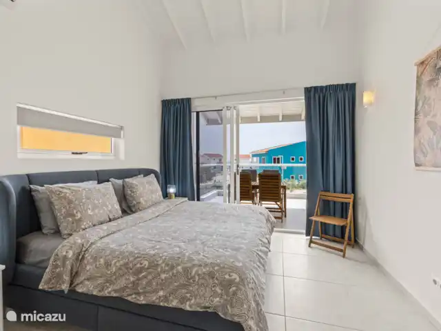Punta Azul Ocean Resort 6B | Curaçao, Banda Abou (ouest), Westpunt - maison de vacances Chambre avec lit double confortable – meublée avec style et axée sur une bonne nuit de sommeil.