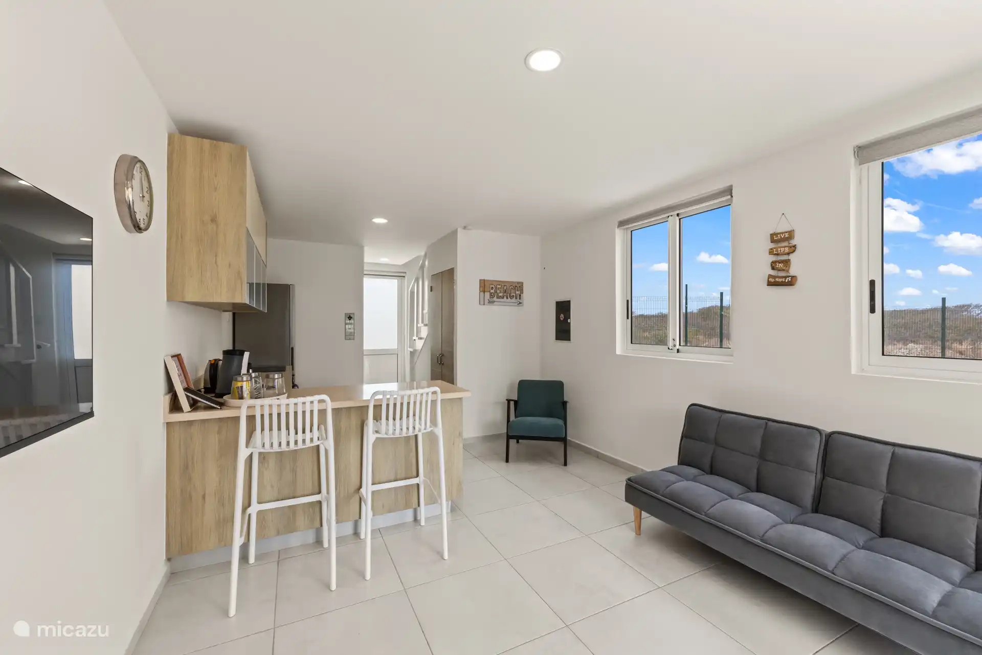 Gepflegter Essbereich mit Esstisch und bequemen Stühlen – ideal für gemeinsame Mahlzeiten.