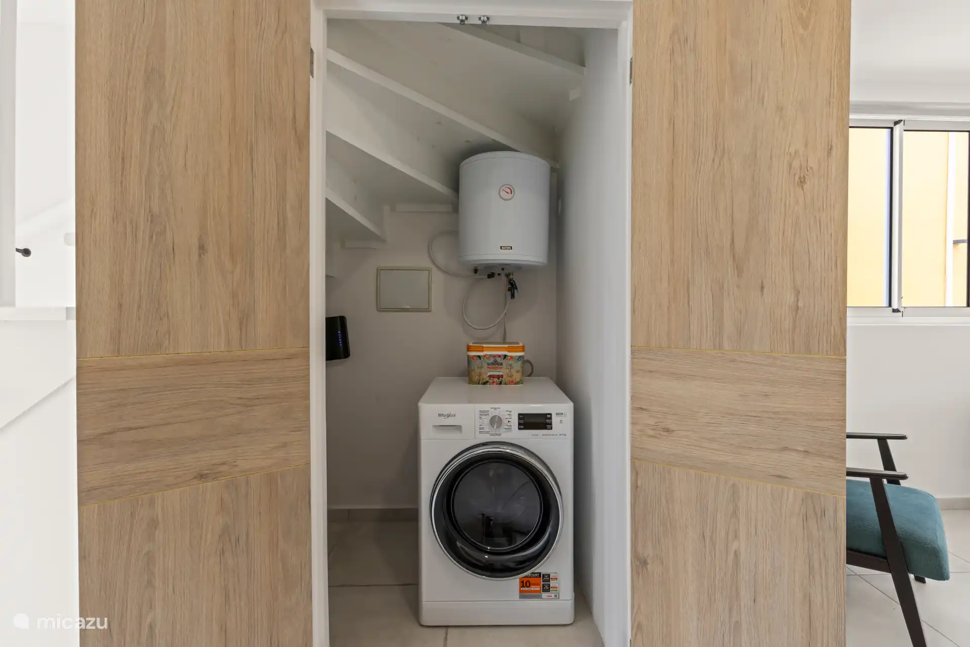 Separate Waschküche mit eigener Waschmaschine – ideal für längere Aufenthalte und täglichen Komfort.