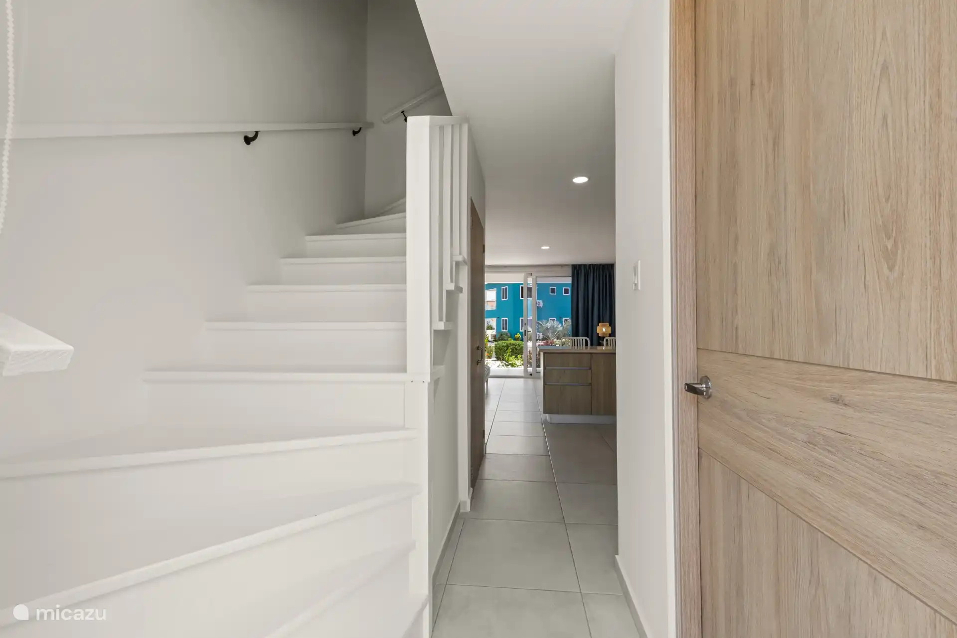 Gepflegte Innentreppe mit guter Begehbarkeit.