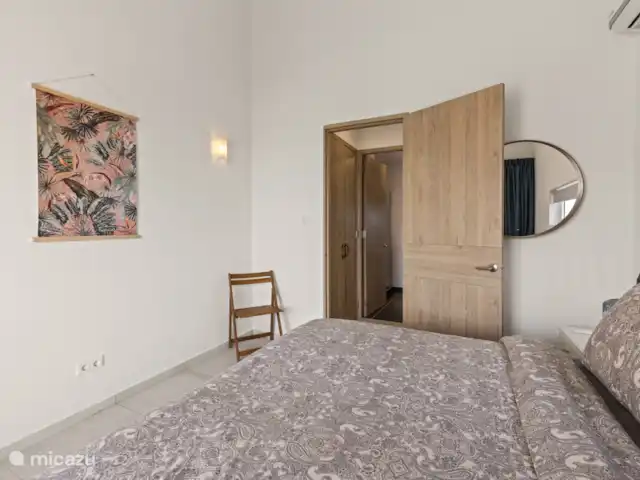 Punta Azul Ocean Resort 6B | Curaçao, Banda Abou (ouest), Westpunt - maison de vacances Chambre avec lit double confortable – meublée avec style et axée sur une bonne nuit de sommeil.