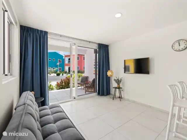 Punta Azul Ocean Resort 6B | Curaçao, Banda Abou (ouest), Westpunt - maison de vacances Salon spacieux et joliment meublé avec un coin salon confortable - idéal pour se détendre après une journée à l’extérieur.