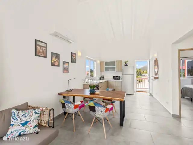Seabreeze 10B - Punta Azul Ocean Re | Curaçao, Banda Abou (ouest), Westpunt - maison de vacances Salle à manger bien entretenue avec table à manger et chaises confortables - idéale pour les repas partagés.
