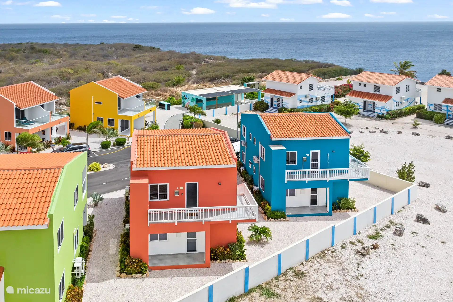 Von oben ist die grüne Lage des Parks deutlich sichtbar – eine Oase der Ruhe und des Raumes.