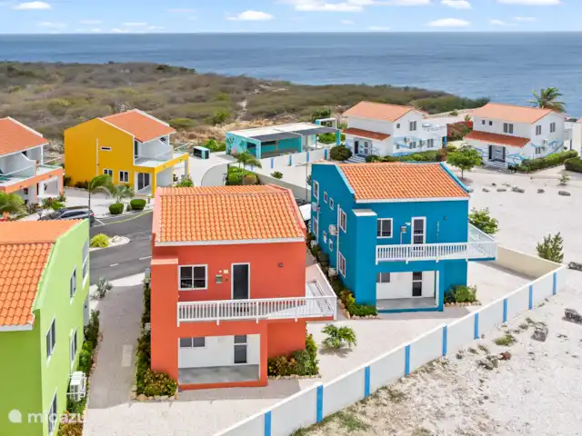 Seabreeze 10B - Punta Azul Ocean Re | Curaçao, Banda Abou (ouest), Westpunt - maison de vacances D’en haut, l’emplacement verdoyant du parc est clairement visible – une oasis de paix et d’espace.