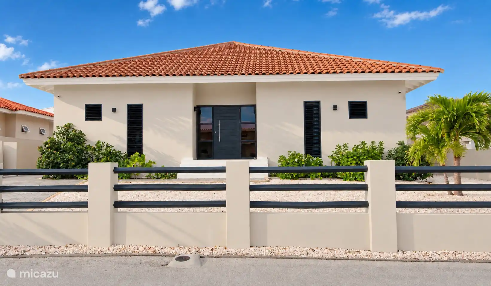 Vista frontal Villa Vyda