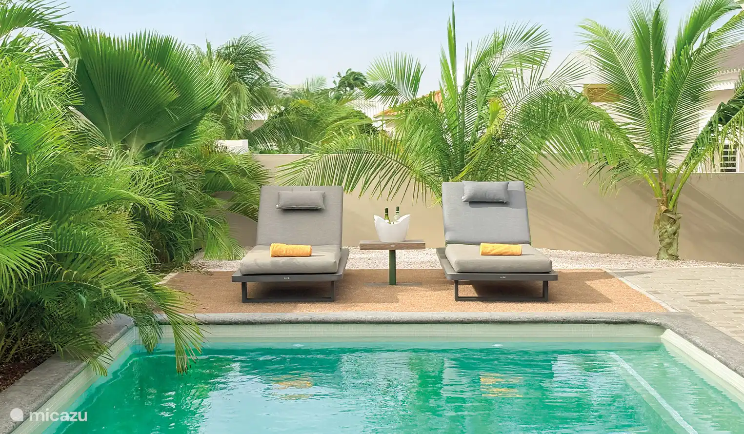 Lovely sunbeds with thick pillows