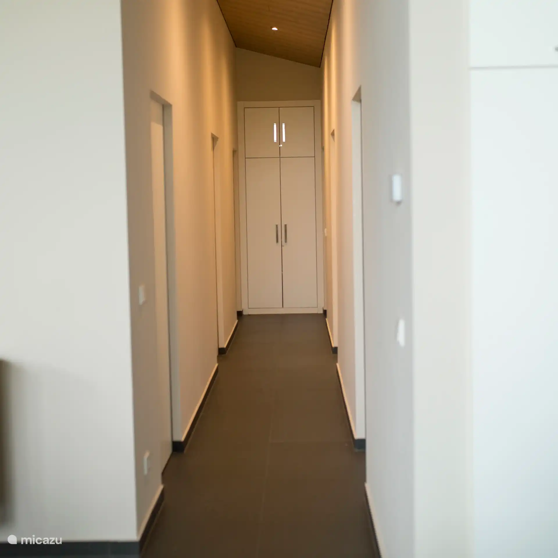 Couloir du salon à la chambre à coucher