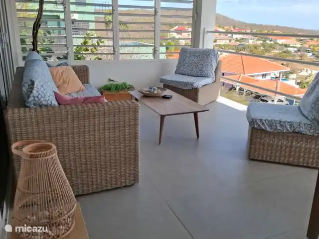 Villa Mirada Karibe avec piscine | Curaçao, Banda Abou (ouest), Fontein - villa Charmant salon sur le porche