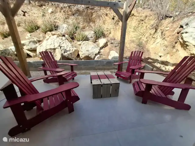 Villa Mirada Karibe avec piscine | Curaçao, Banda Abou (ouest), Fontein - villa Porche arrière avec chaises relax