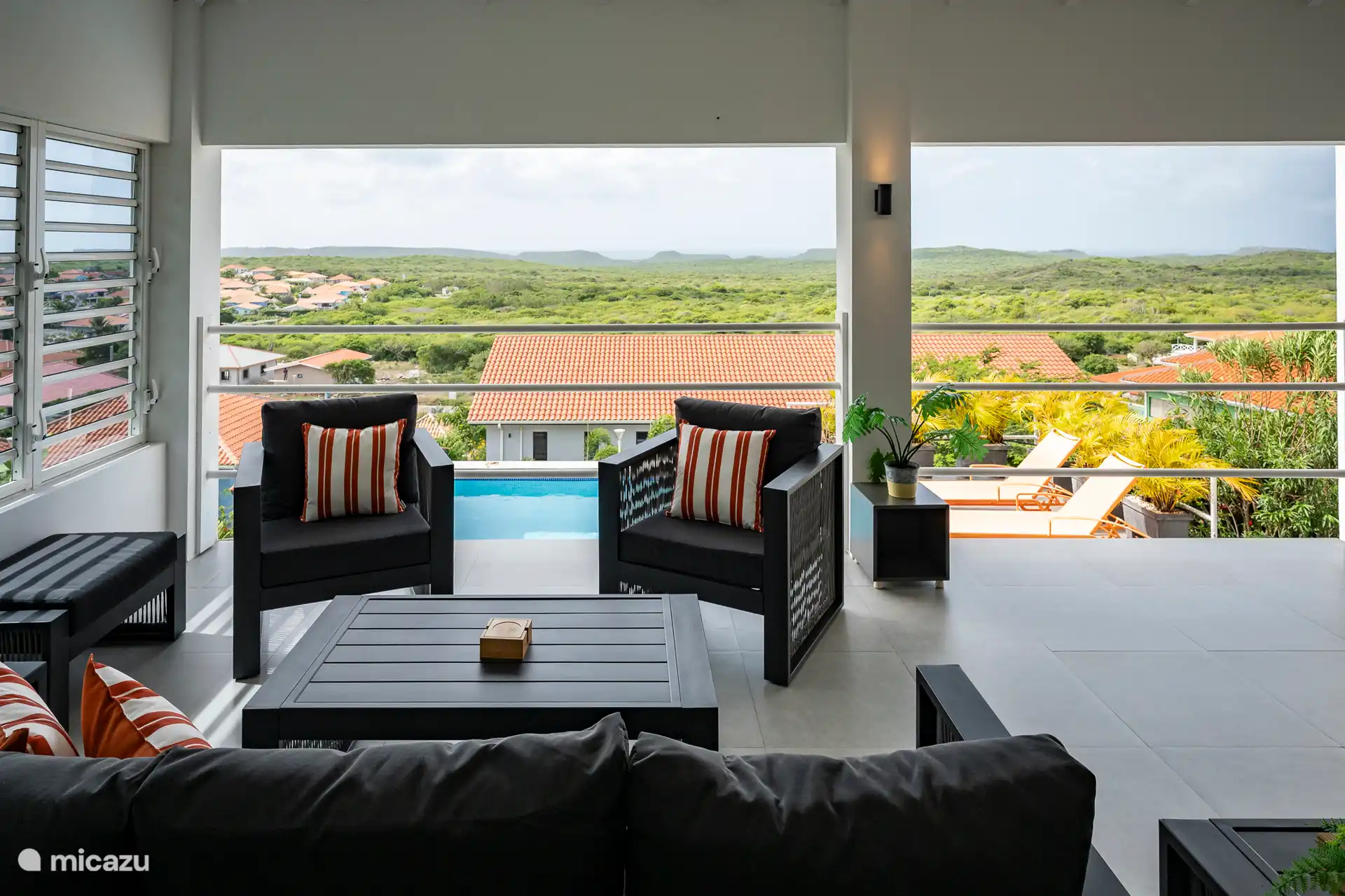 Eine stilvolle, luftige Lounge mit Blick auf die Natur, sanften tropischen Brisen und einem eigenen privaten Pool. Reiner Luxus für diejenigen, die sich komplett entspannen möchten.