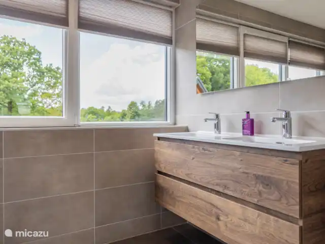 Location de Vacances Pays-Bas, Frise, Appelscha, maison de vacances - Villa de Koele  salle de bain à l’étage