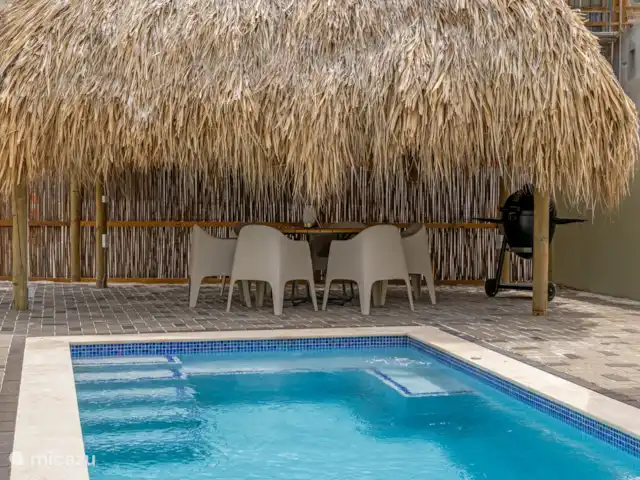 Elisabeth Resort en Mambo Beach en Curazao, Banda Arriba (este), Bapor Kibra - villa Desayuno, almuerzo o cena junto a la piscina.