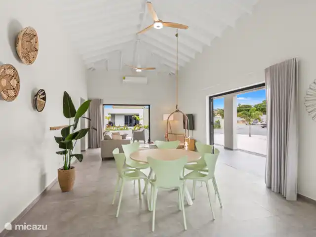 Elisabeth Resort en Mambo Beach en Curazao, Banda Arriba (este), Bapor Kibra - villa Grandes puertas de patio, para que quede agradable y agradable por dentro.
