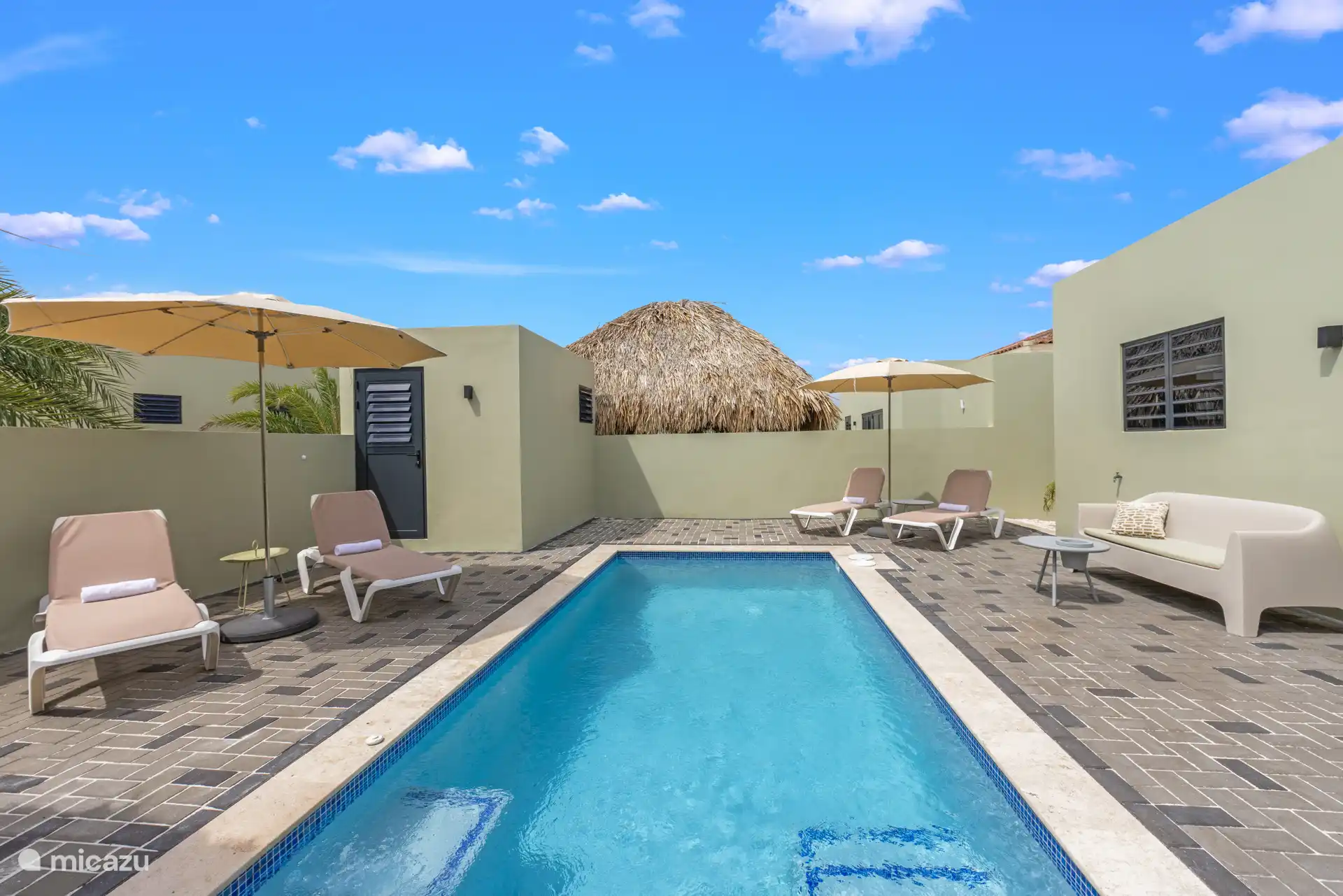 Nach einem Tag im Freien können Sie sich in Ihrem eigenen Pool erfrischen.