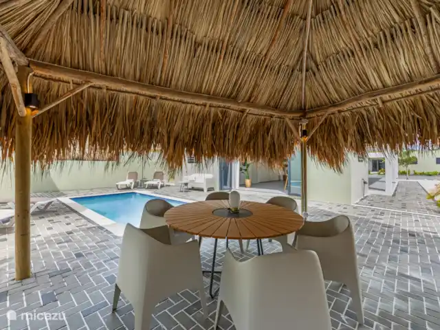 Elisabeth Resort en Mambo Beach en Curazao, Banda Arriba (este), Bapor Kibra - villa La posibilidad de cenar en el interior o al aire libre.