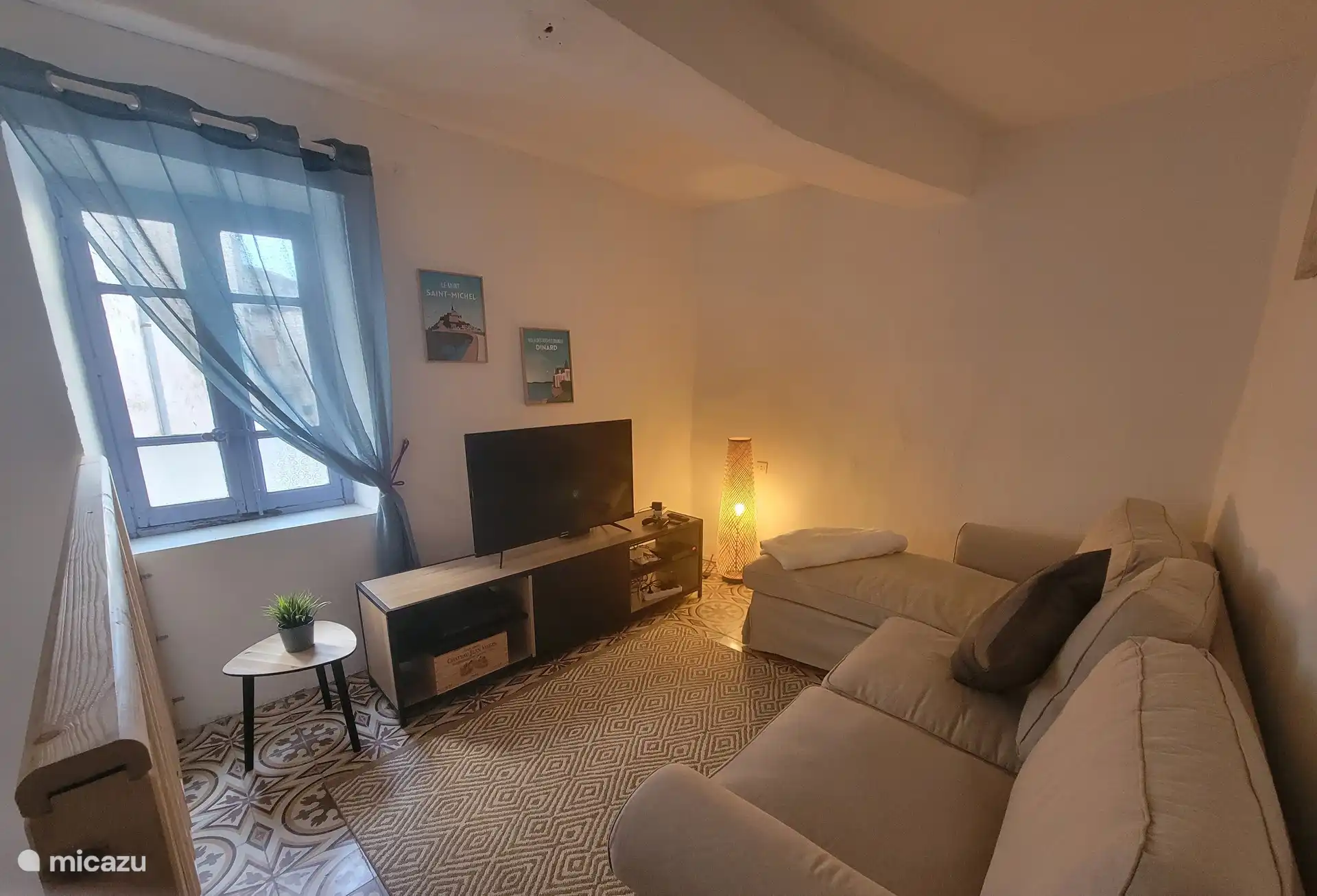 Salon en mezzanine/salle de télévision