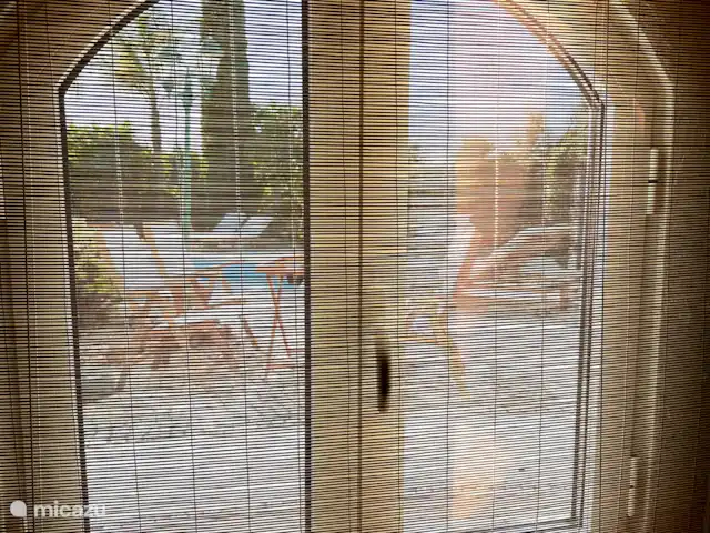 “Connosco Resort” 3-ka. Ricardo huren in Portugal, Algarve, São Bartolomeu De Messines - appartement Vanuit alle slaapkamers heb je uitzicht op ons zwembad (maar andersom geen inkijk in je slaapkamer). Er zijn ook verduisterende overgordijnen.