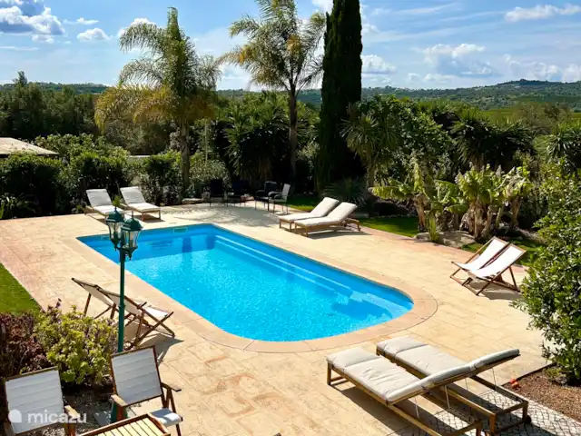 “Connosco Resort” 3-ka. Ricardo huren in Portugal, Algarve, São Bartolomeu De Messines - appartement Zwembad met comfortabele ligbedjes.
Open van 1 april tot 1 november. 
(geen peuterbad)