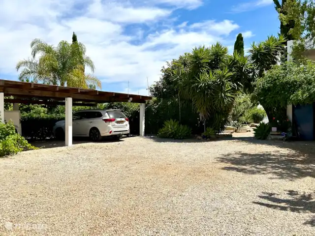 “Connosco Resort” 3-ka. Ricardo huren in Portugal, Algarve, São Bartolomeu De Messines - appartement Kom je met de auto (huurauto) dan kun je gratis onder onze carport parkeren.