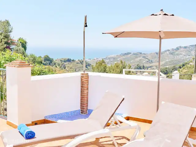 Location de Vacances Espagne, Andalousie, Frigiliana, villa - JA01 Villa Tomasina Frigiliana Douche extérieure avec vue