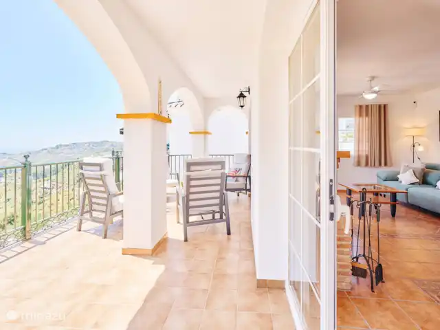 Location de Vacances Espagne, Andalousie, Frigiliana, villa - JA01 Villa Tomasina Frigiliana De la terrasse au salon