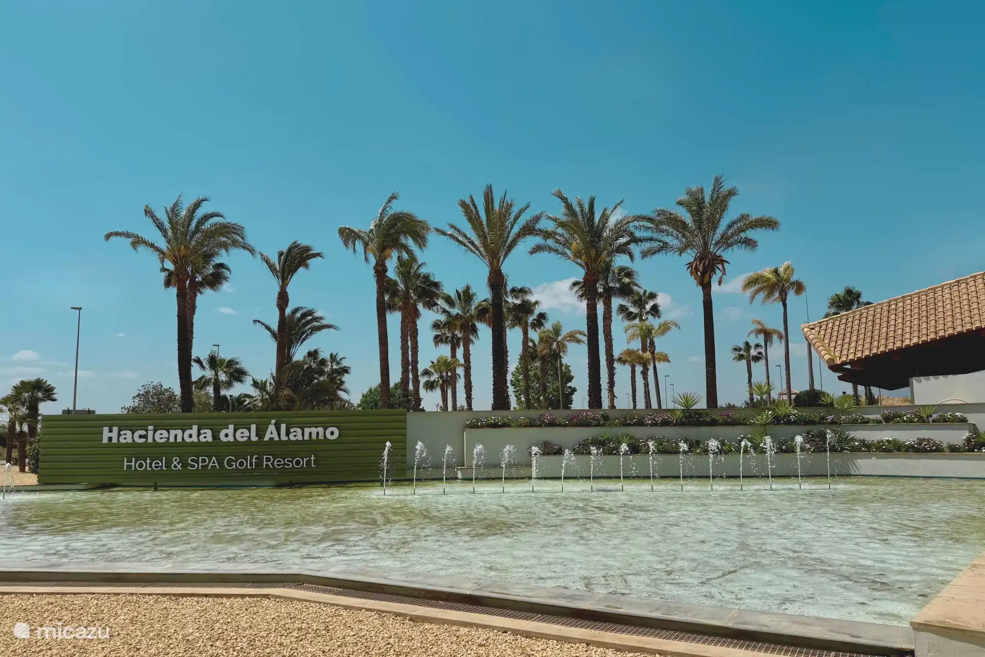 Complexe privé avec sécurité 24h/24 et 7j/7 et portail d’entrée privé, pour un séjour sûr et sans soucis.