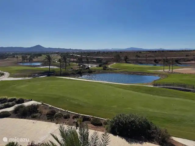 Casa Oro Deluxe | Espagne, Murcia, Fuente Alamo - appartement Parcours de golf de 18 trous sur le complexe, parfait pour les débutants et les joueurs expérimentés. Ensuite, détendez-vous avec une boisson rafraîchissante sur la terrasse du club-house.