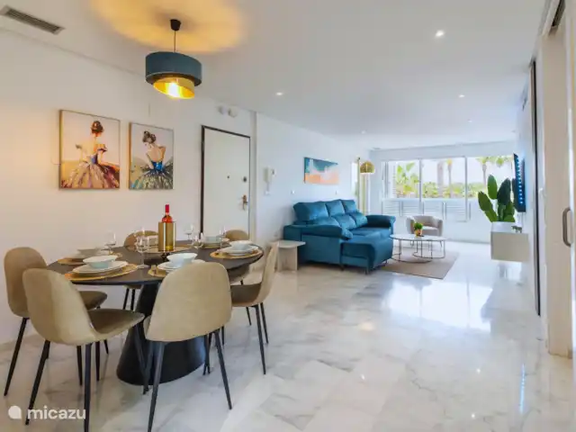 Casa Oro Deluxe | Espagne, Murcia, Fuente Alamo - appartement Salle à manger élégante avec salon spacieux.
