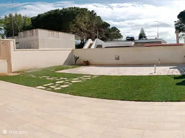 Location de Vacances Italie, Pouilles (Puglia), Manduria, villa - Villa Afrodite Parking et jardin