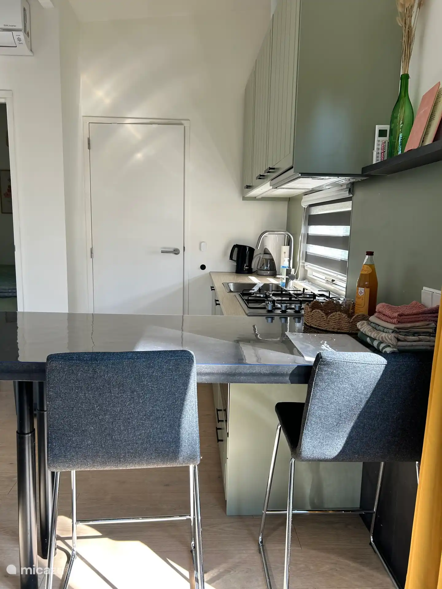 Mueble de cocina + mesa