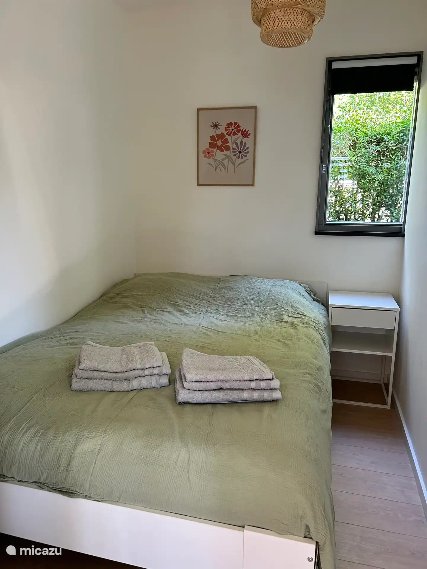 Dormitorio 1,40 cama con lavabo 