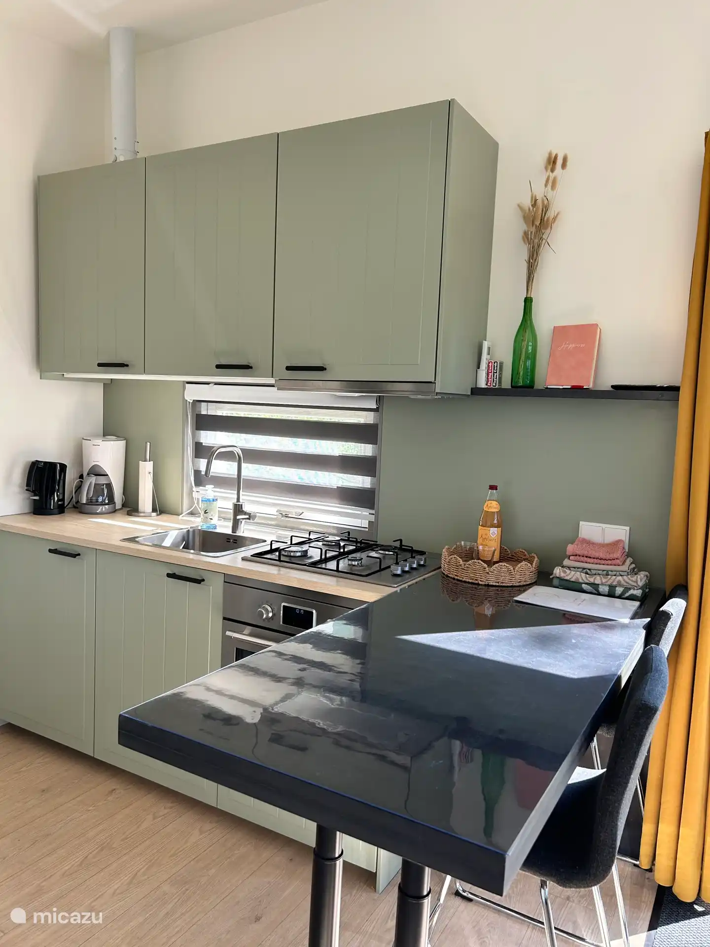 Cocina + mesa de comedor