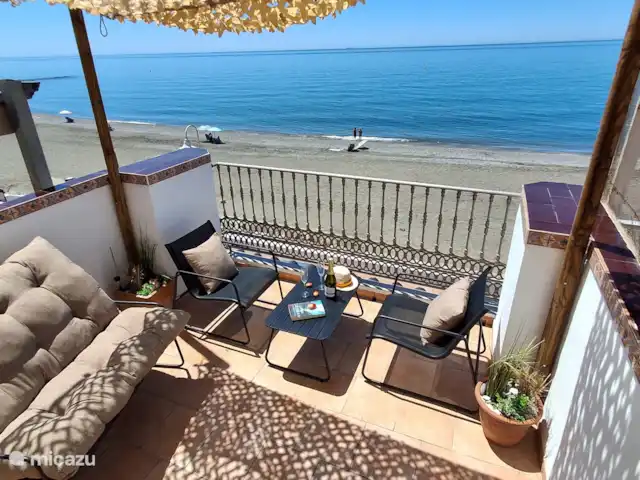 Retiro de Playa–Despertar junto al mar en España, Costa del Sol, Algarrobo-Costa - casa paredada ¡Estarás en el mar en un abrir y cerrar de ojos!