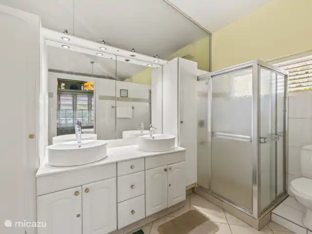Location de Vacances Curaçao, Curaçao-Centre, Piscadera, maison de vacances - Casa Bella Vista 2ème salle de bain, douche, WC