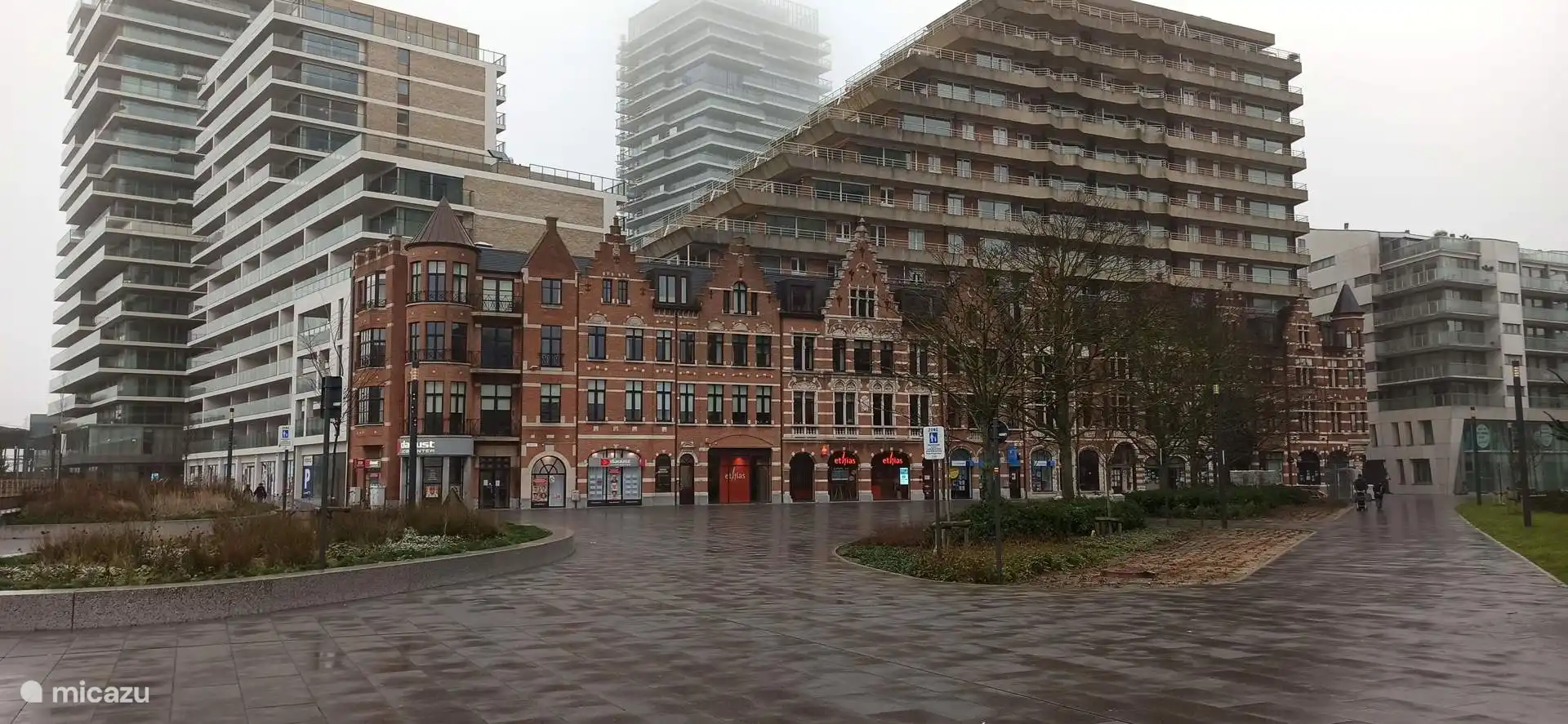 Marina mercator gebouw, op de vierde verdieping met ruime lift bevindt het appartement zich.