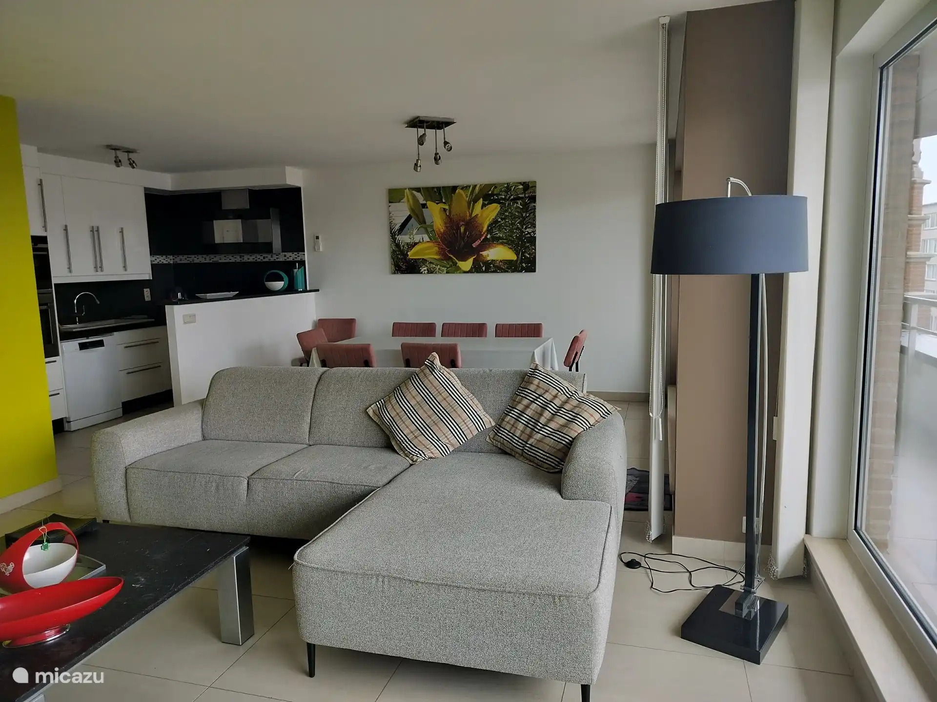 ruime living met elektrische verwarming en airco