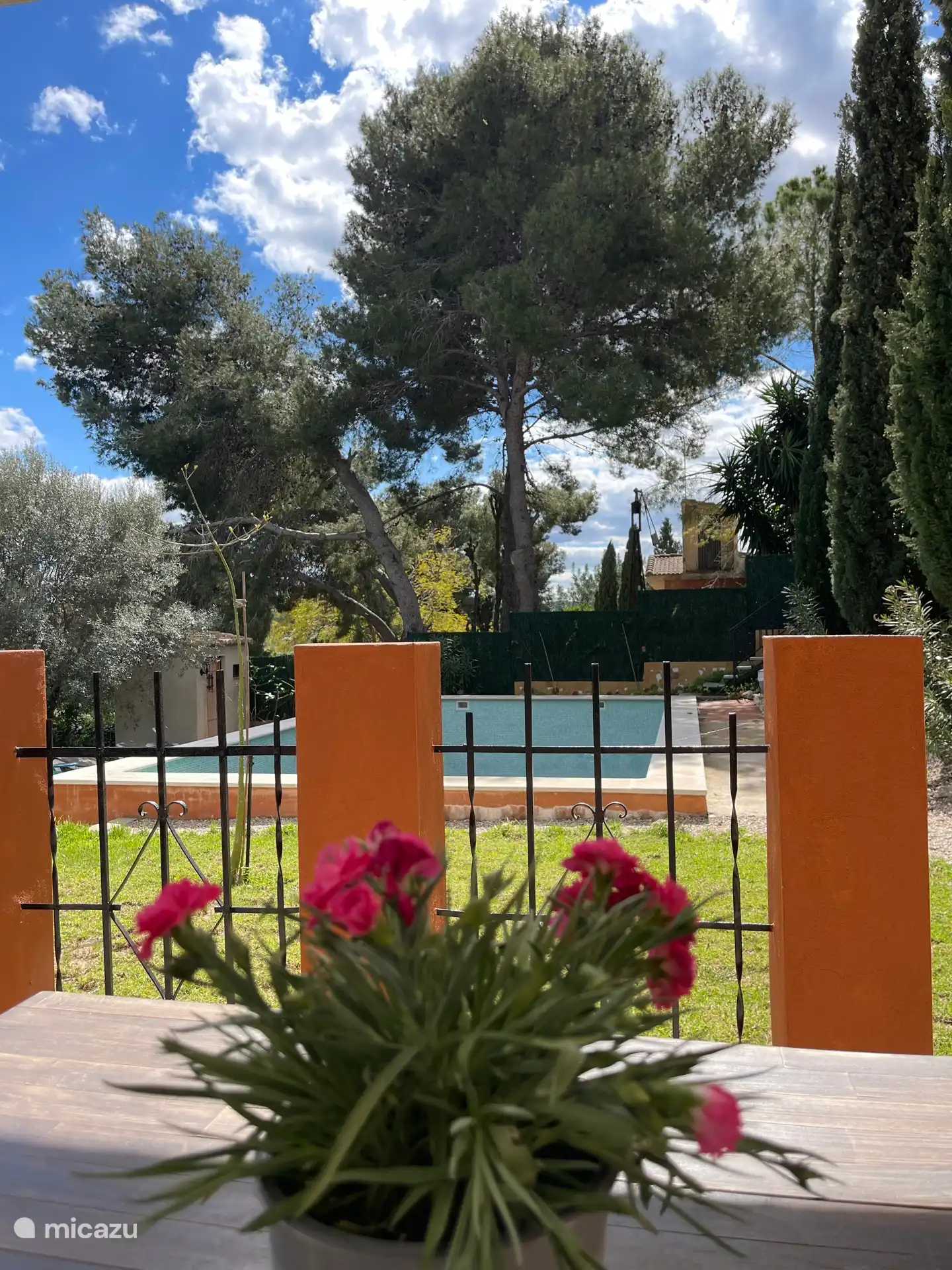 La piscina vista desde la terraza de Casa Deseo