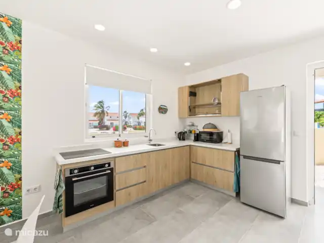 Punta Azul 12A Ocean resort  en Curazao, Bandabou (oeste), Lagun - apartamento Elegante cocina equipada con todos los electrodomésticos necesarios, ideal para cocinar cómodamente durante su estancia.