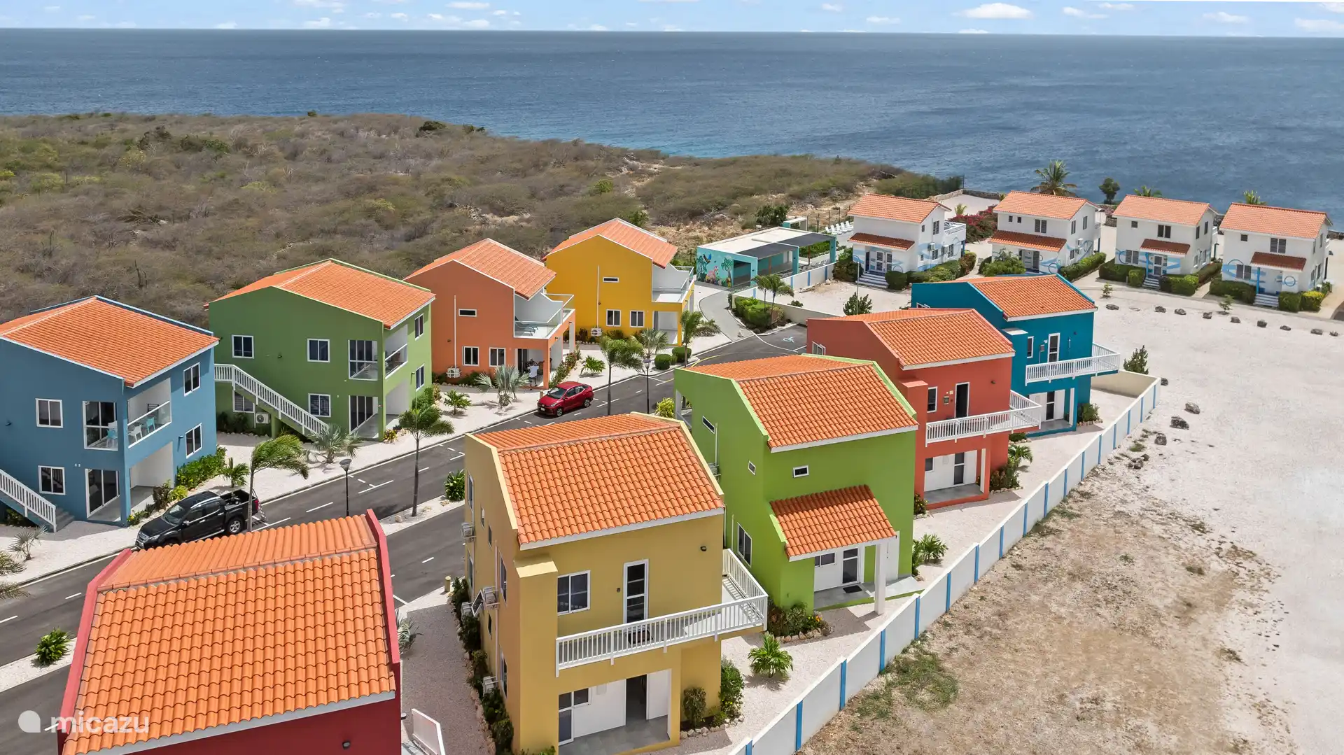 Von oben ist die grüne Lage des Parks deutlich sichtbar – eine Oase der Ruhe und des Raumes.