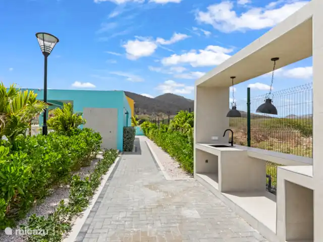 Punta Azul 12A Ocean resort  en Curazao, Bandabou (oeste), Lagun - apartamento Elegante casa de piscina justo al lado de la piscina, ideal para sombra, relajación y mayor comodidad.