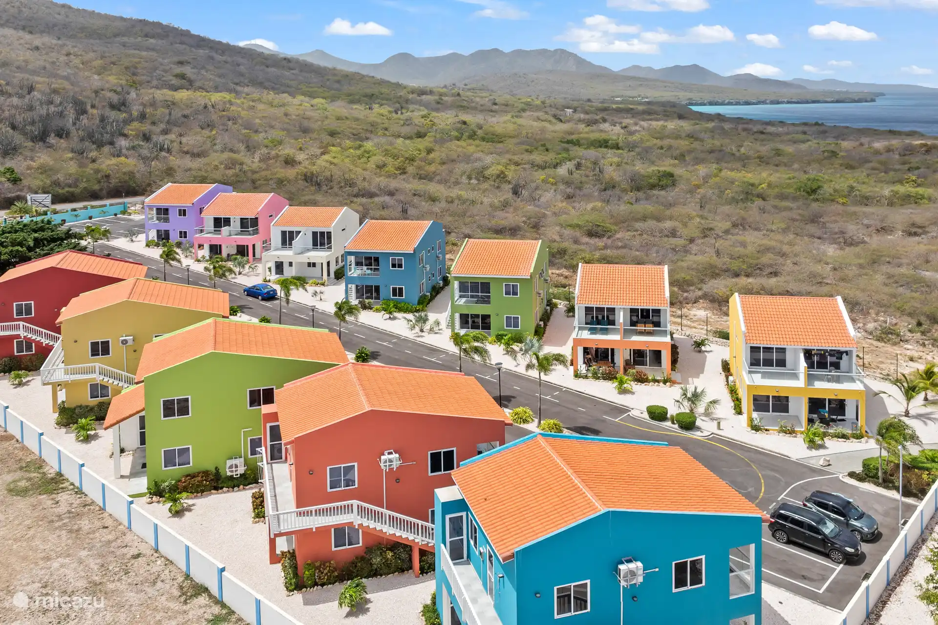 Von oben ist die grüne Lage des Parks deutlich sichtbar – eine Oase der Ruhe und des Raumes.