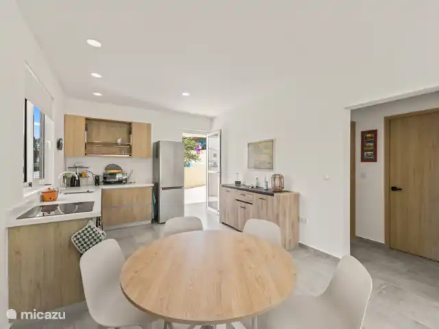 Punta Azul 12A Ocean resort  en Curazao, Bandabou (oeste), Lagun - apartamento Elegante cocina equipada con todos los electrodomésticos necesarios, ideal para cocinar cómodamente durante su estancia.