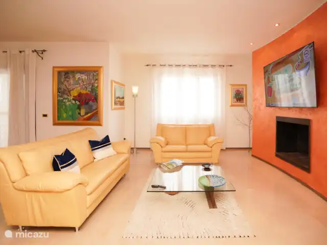 Villa Casa Karina Sol & Piscina & Relax en Italia, Apulia, Specchia - villa Sala de estar con TV