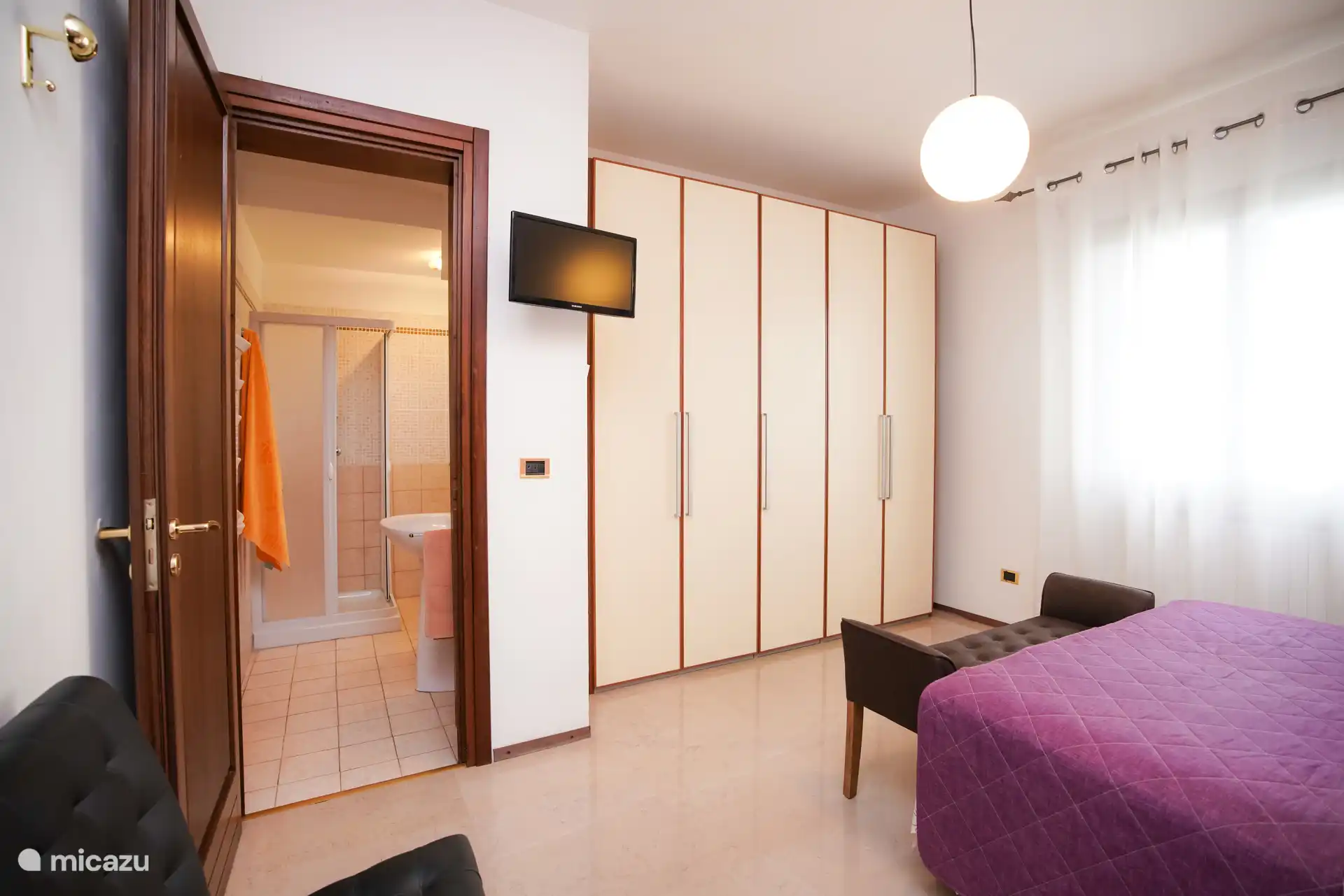 Doppelzimmer ( 2 Einzelbetten ODER 1 Kingsize-Bett je nach Maß) Erdgeschoss