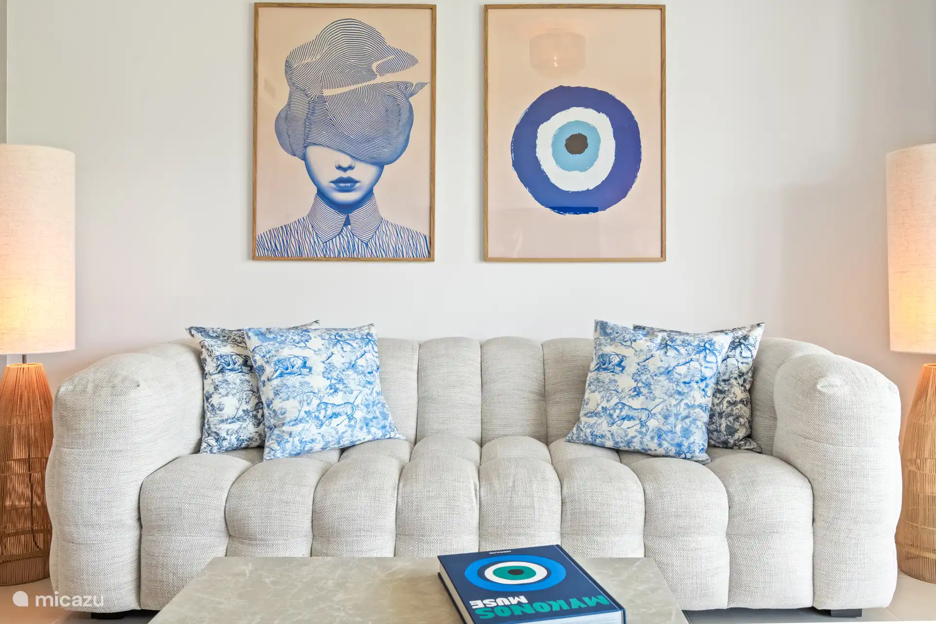 Living room/sitting area