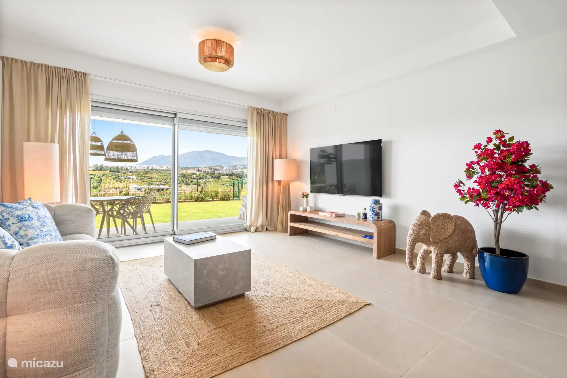 Living room/sitting area