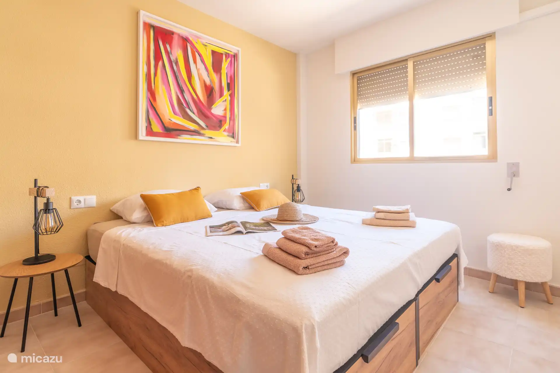 Schlafzimmer mit Doppelbett