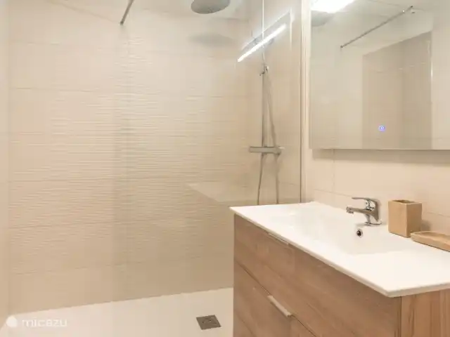Se réveiller avec vue sur la mer | Espagne, Costa Cálida, Lo Pagán - appartement Salle de bain avec douche à l’italienne